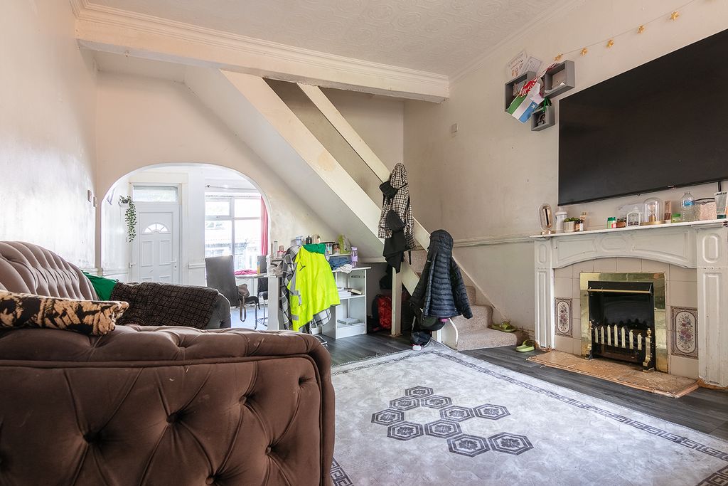 Property photo 2 of 37