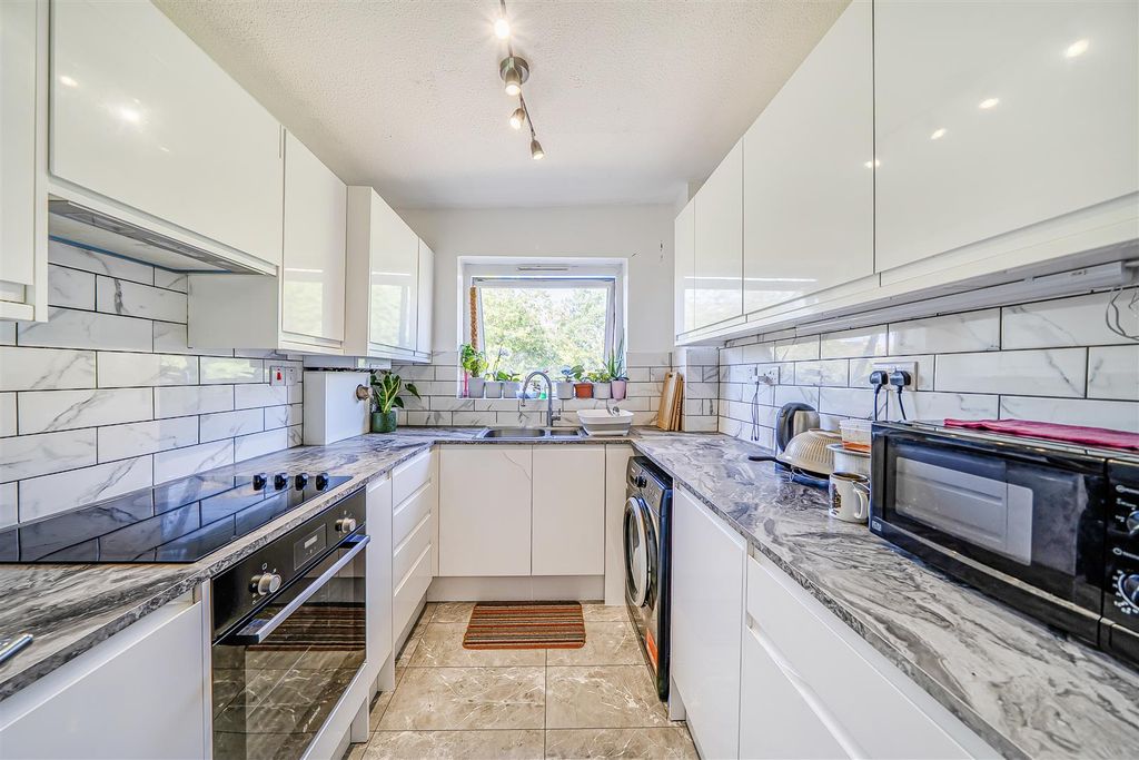 Property photo 2 of 10 Kitchen.Jpg