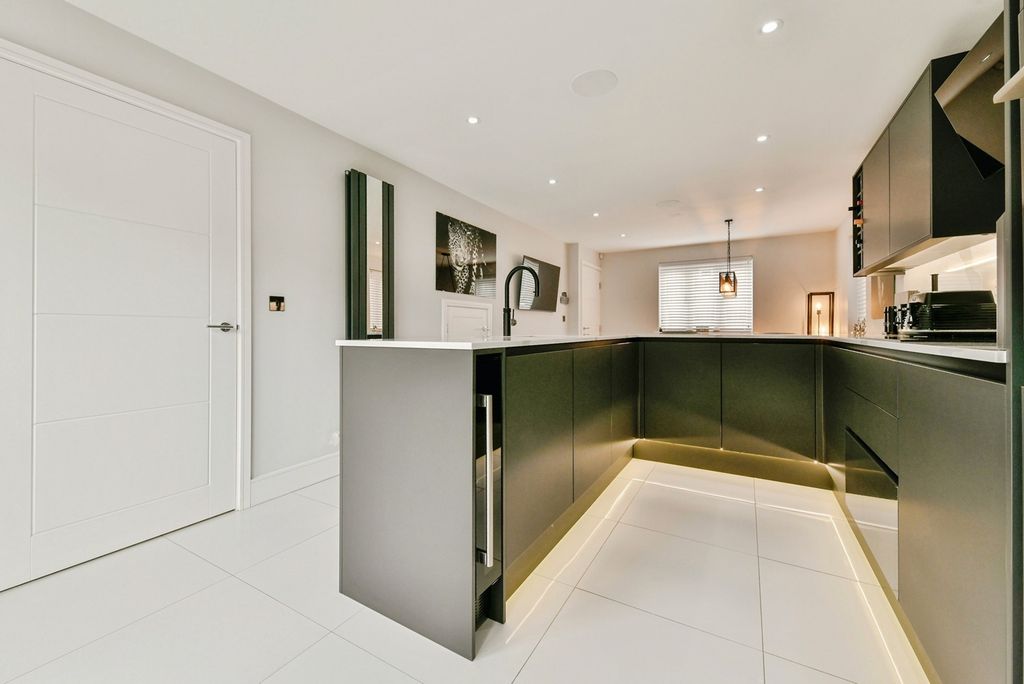Property photo 3 of 33 Pbox-Img.Jpg