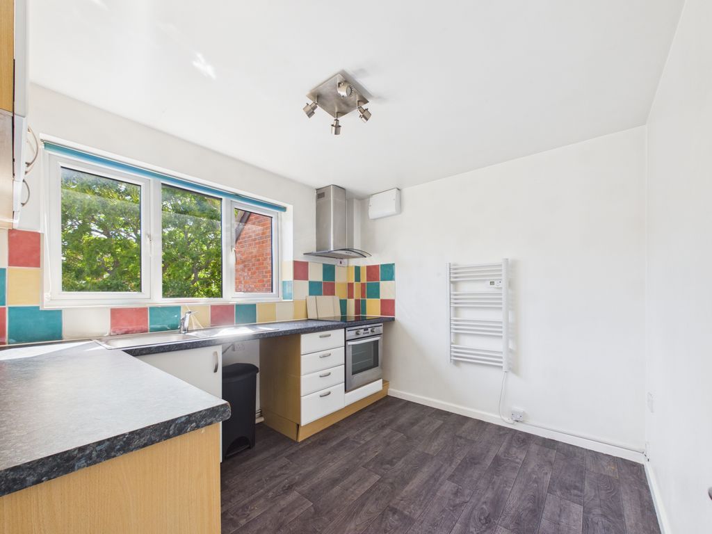 Property photo 2 of 9 Kitchen