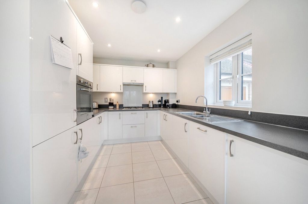 Property photo 2 of 16 Picture No. 10