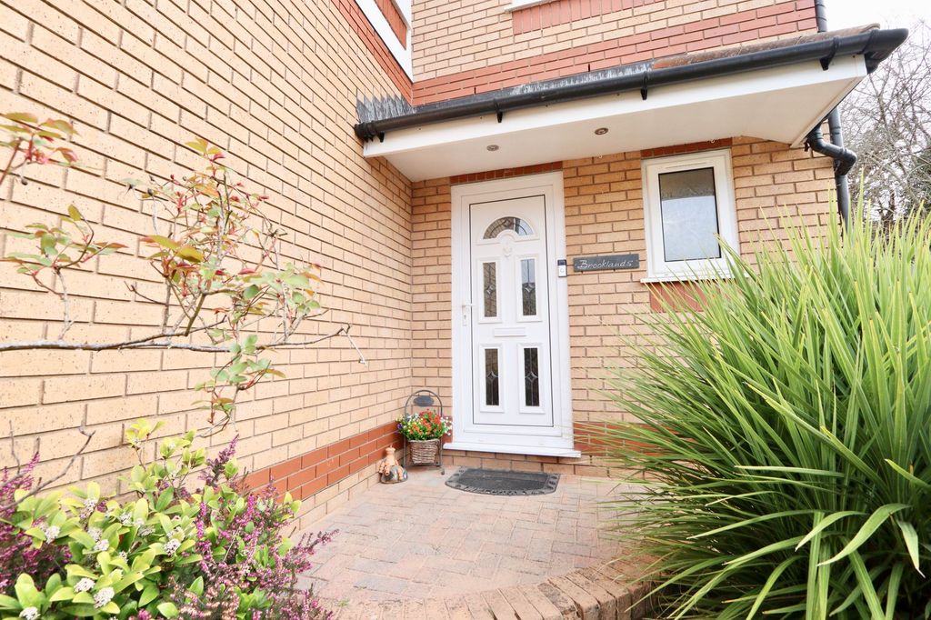 Property photo 2 of 36