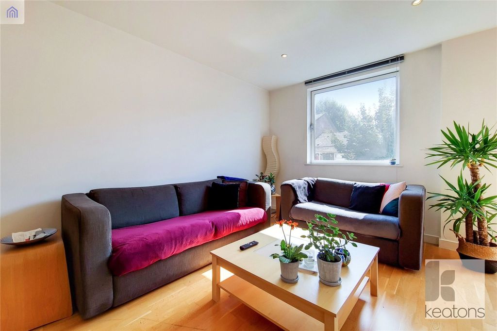 Property photo 3 of 10 Living Room