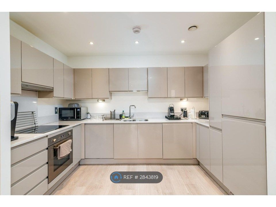 Property photo 3 of 11 Kitchen