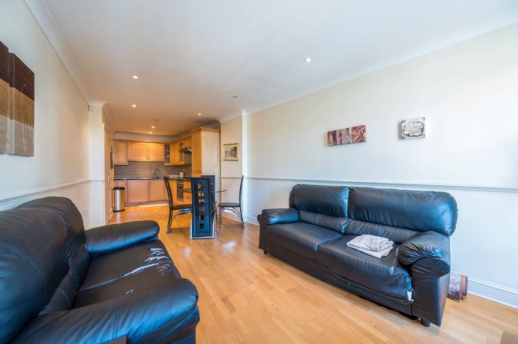 Property photo 3 of 7