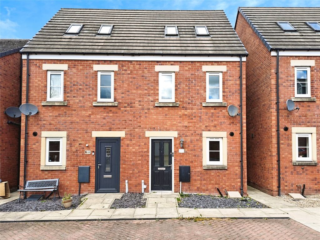 Property photo 1 of 8 External