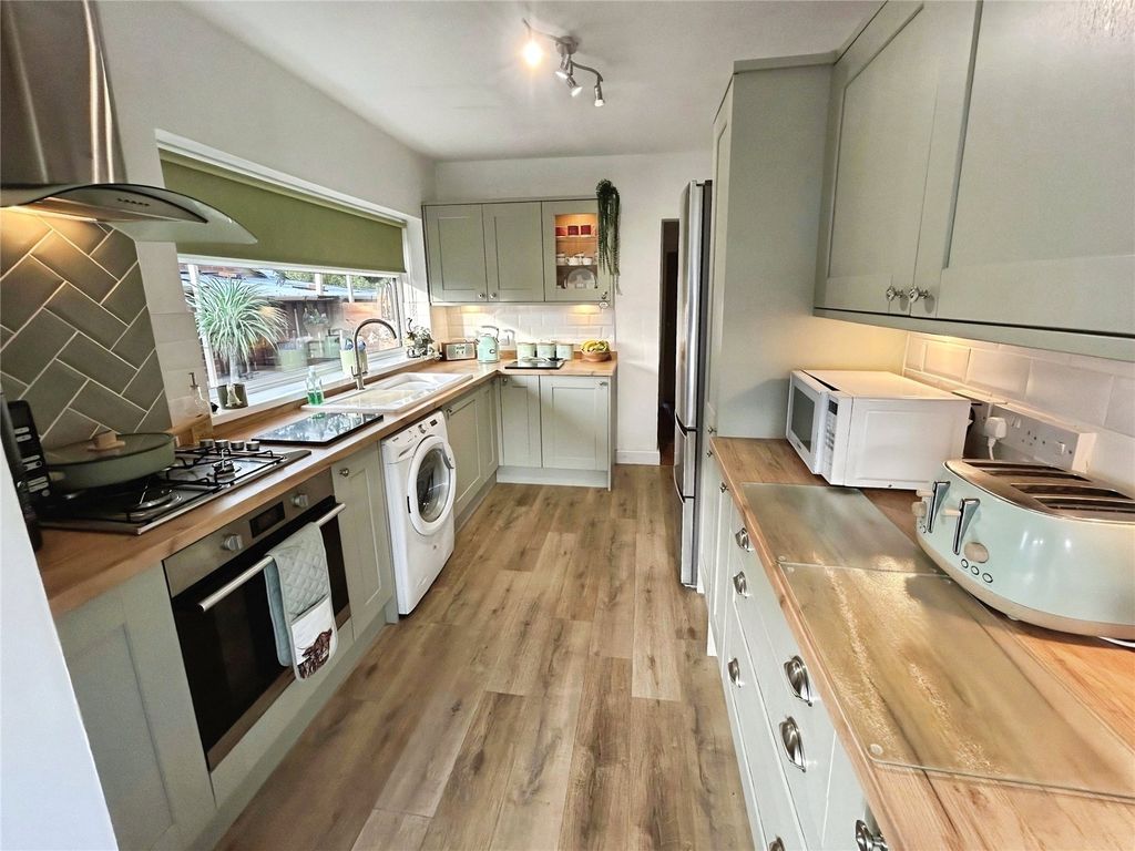 Property photo 3 of 16 Kitchen