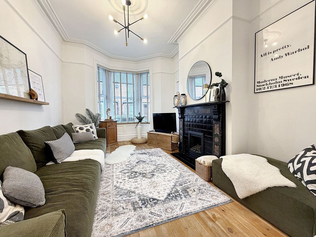 Property photo 2 of 21 Lounge