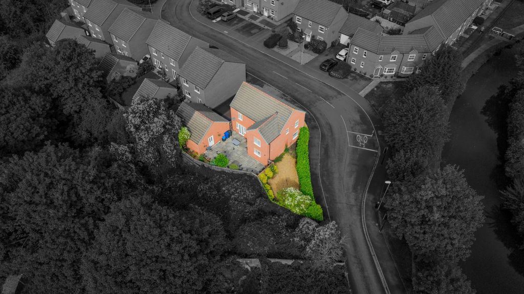 Property photo 2 of 32