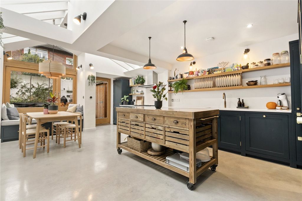 Property photo 1 of 17 Kitchen