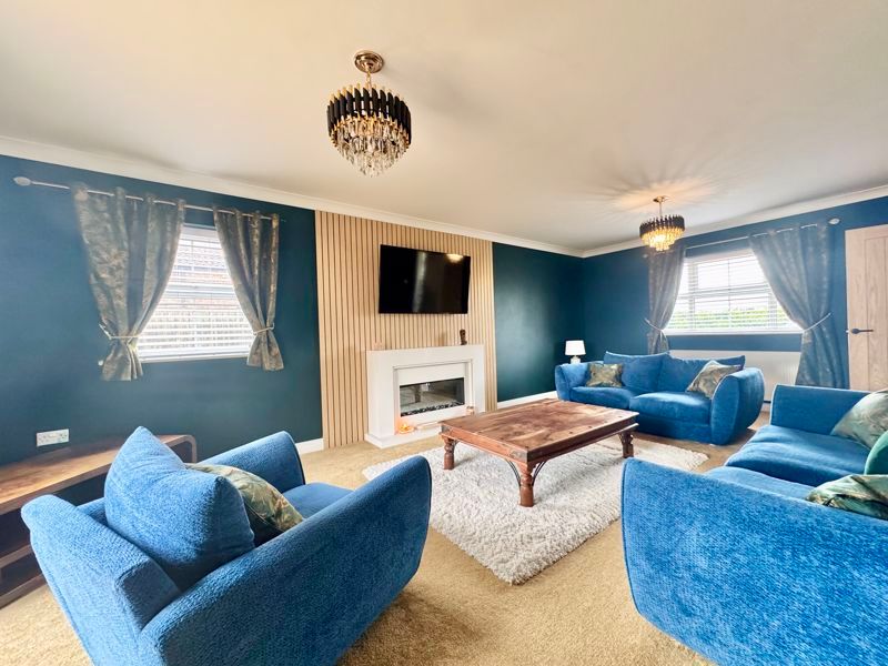 Property photo 2 of 19 Lounge