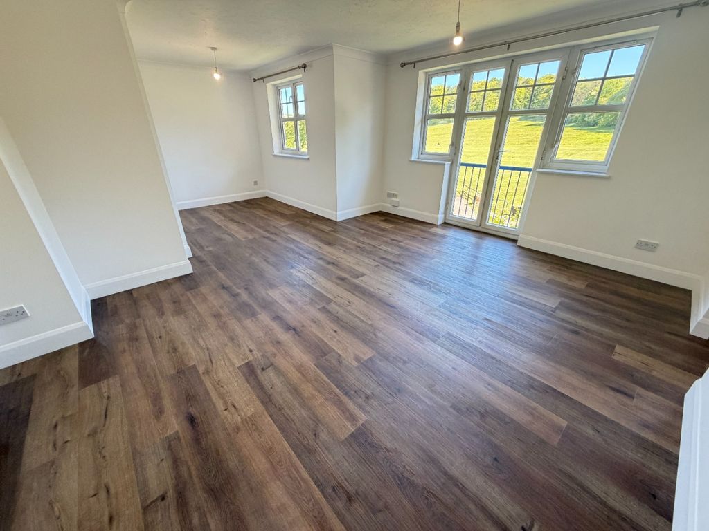 Property photo 2 of 14 5139012