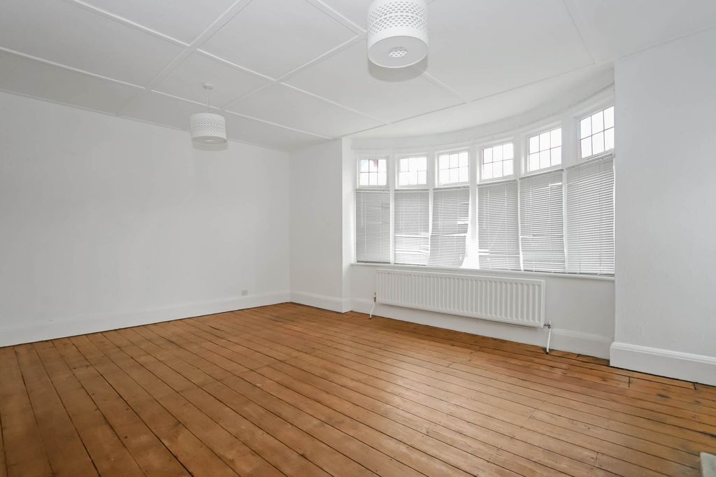 Property photo 3 of 25