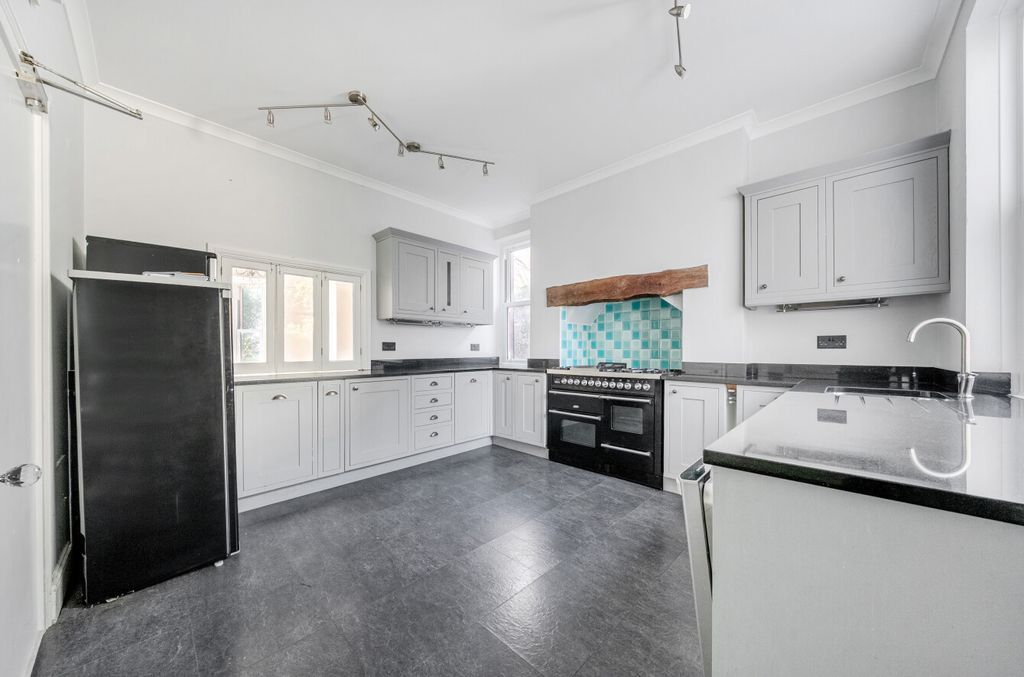 Property photo 2 of 24 1431731-22-69B9Ca...