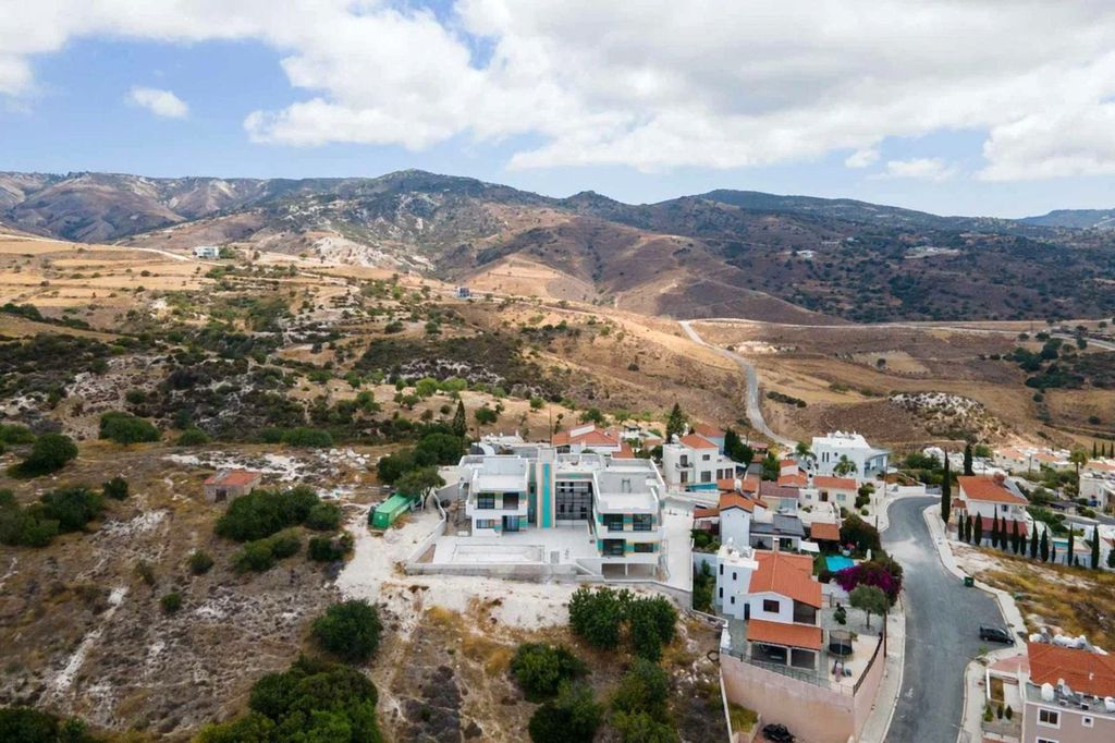 Property photo 3 of 4