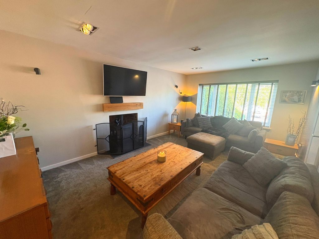Property photo 2 of 18 Living Room