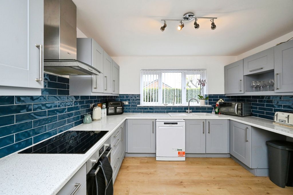 Property photo 2 of 18 Kitchen