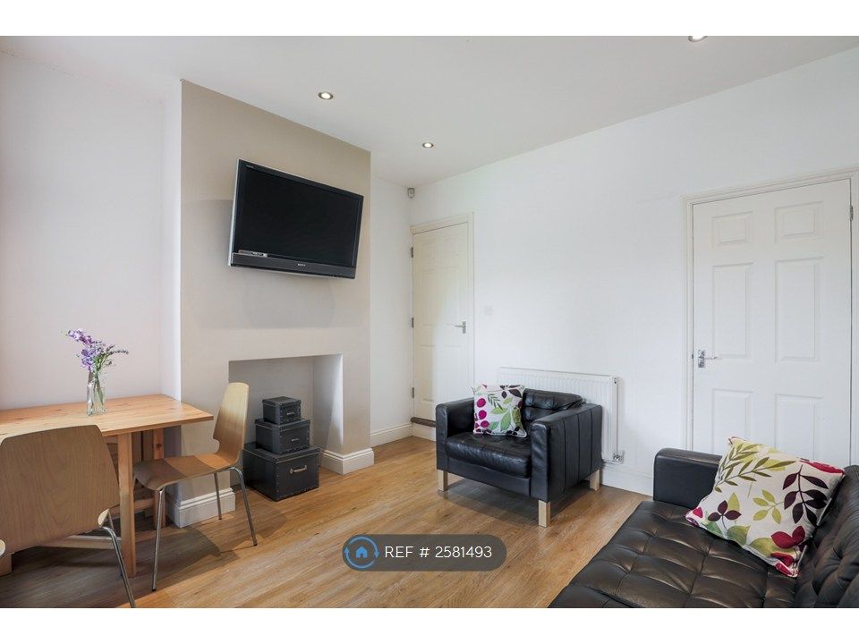 Property photo 1 of 12 Lounge