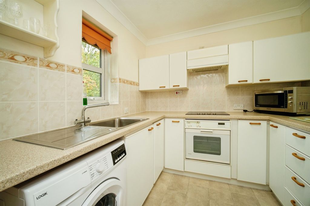 Property photo 3 of 12