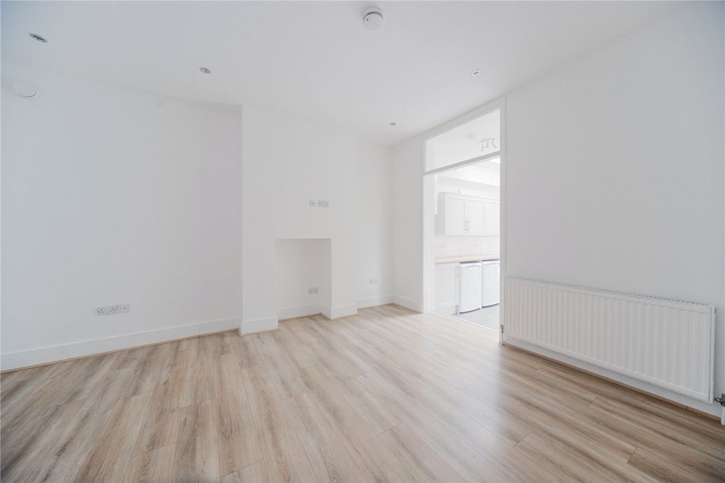 Property photo 2 of 18 Picture No. 05