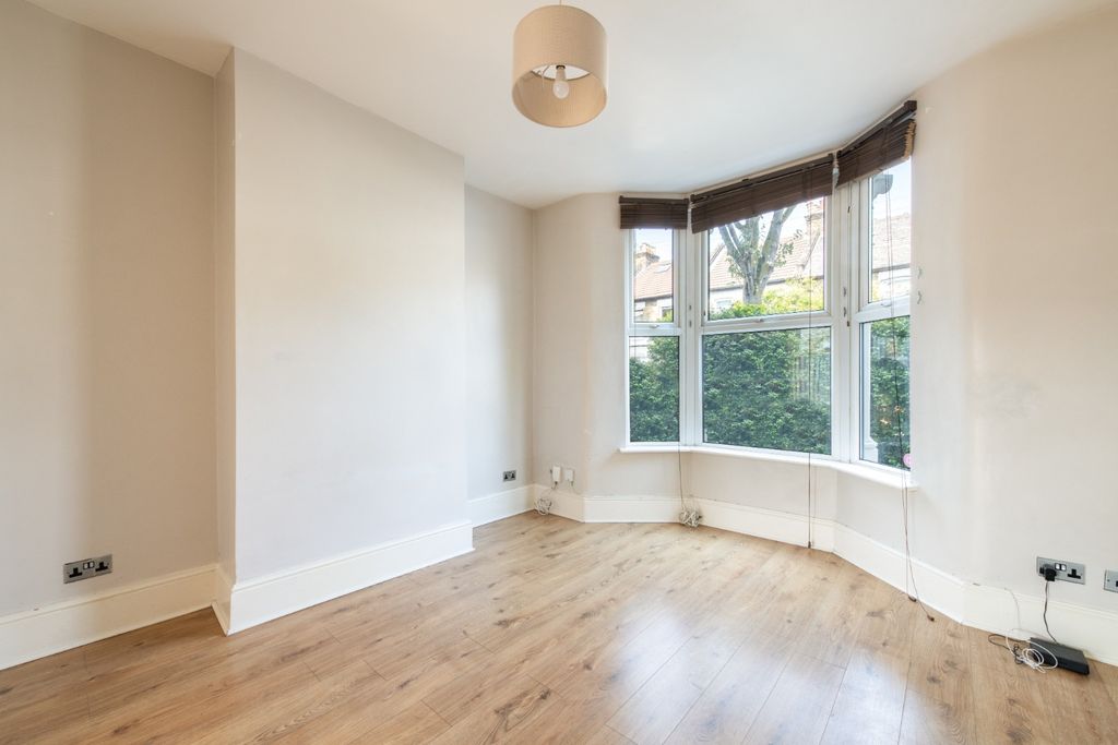 Property photo 2 of 20 5302631