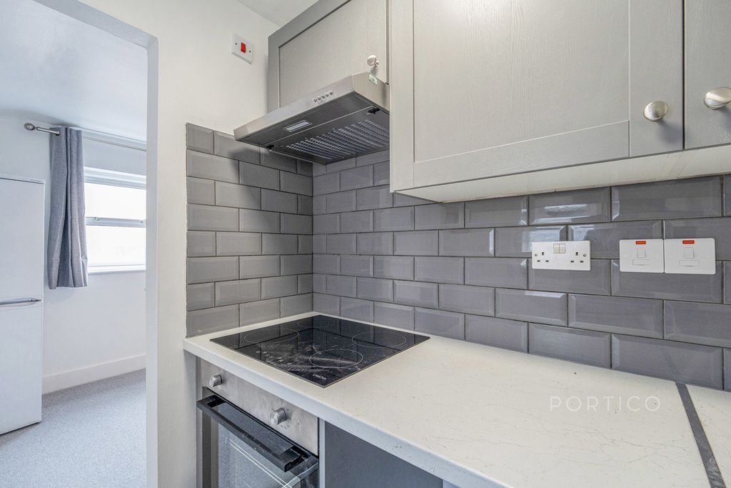 Property photo 3 of 11 Kitchen 2