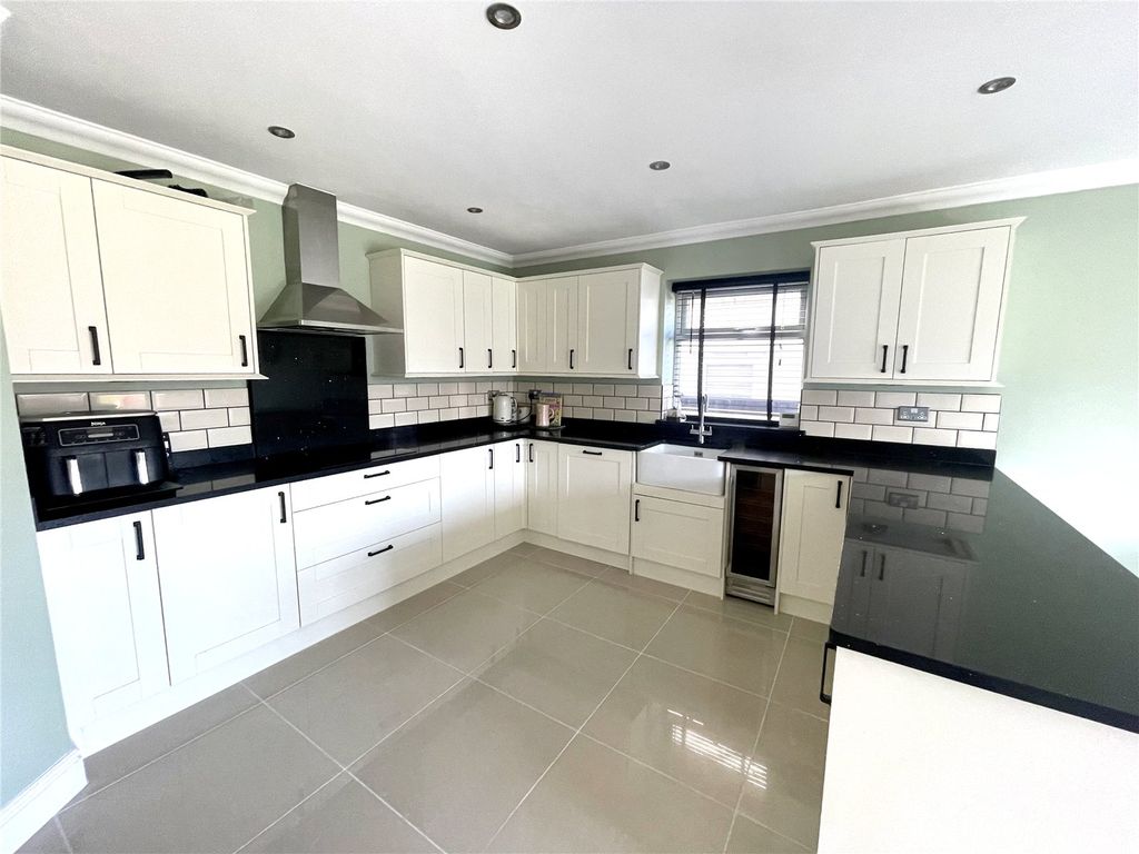 Property photo 2 of 26 Picture No. 12