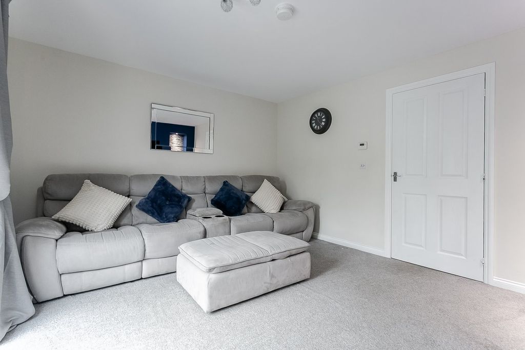 Property photo 3 of 24