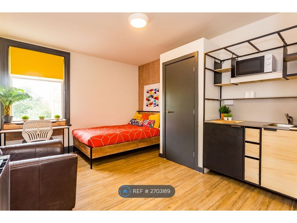 Property photo 1 of 9 Room 3