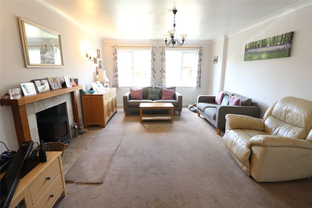 Property photo 2 of 34 Picture No. 29