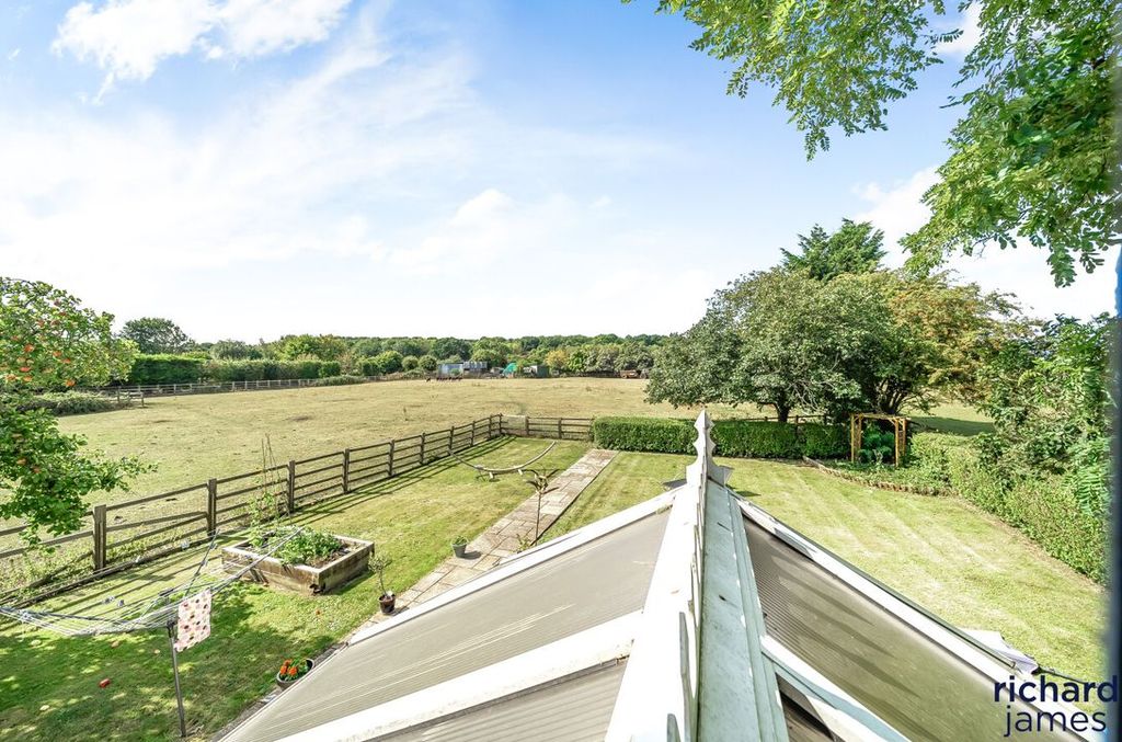 Property photo 2 of 18 1E6A4Ada-2928-447...