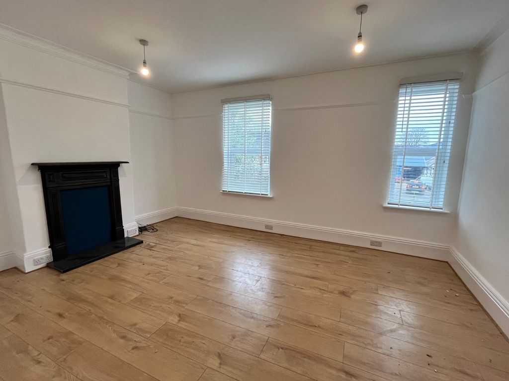 Property photo 2 of 8 Picture No. 13