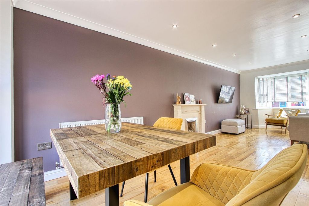 Property photo 1 of 30 Lounge Diner