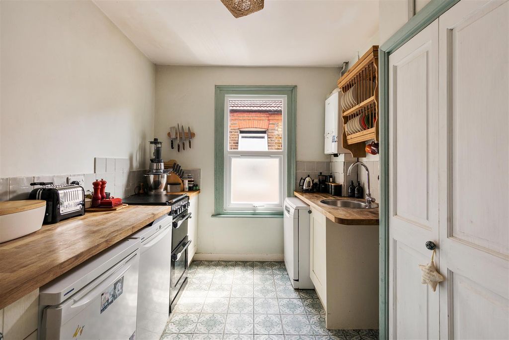 Property photo 3 of 41 Winns Terrace, E17