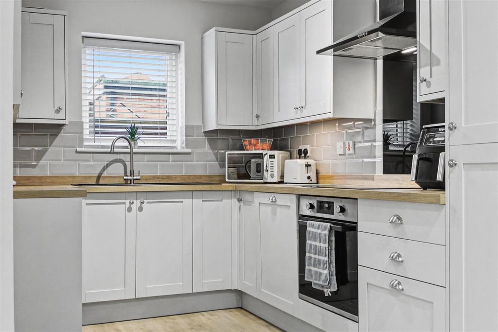 Property photo 2 of 26 Kitchen