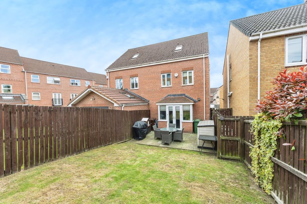 Property photo 2 of 17