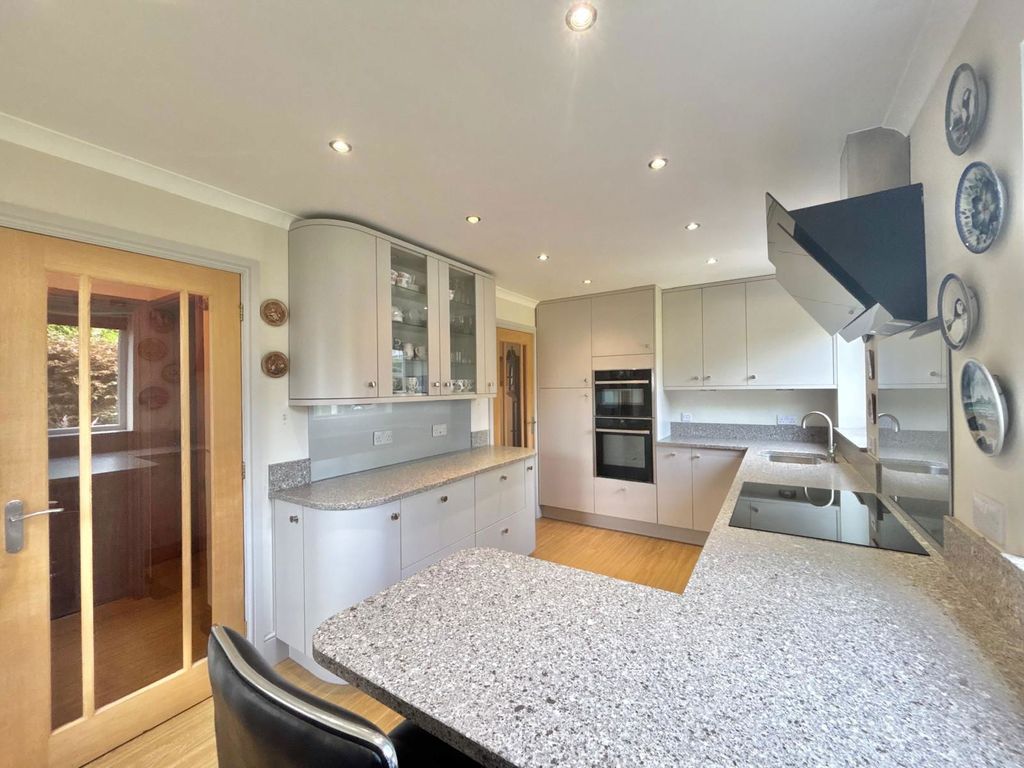 Property photo 2 of 35
