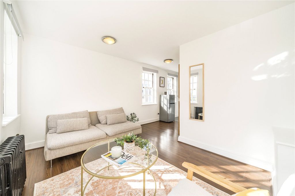 Property photo 3 of 12 Reception