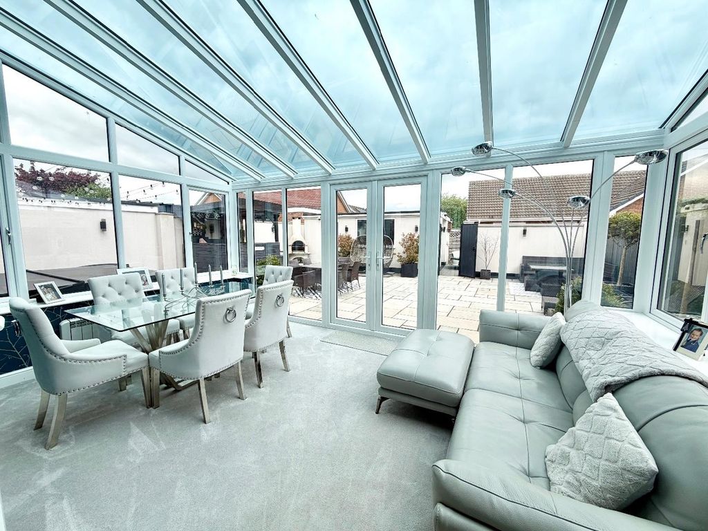 Property photo 3 of 13 Conservatory