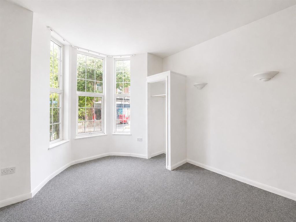 Property photo 2 of 7 Living.Png