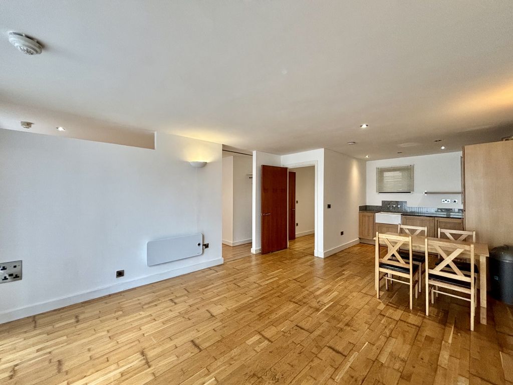 Property photo 1 of 13 Image00011