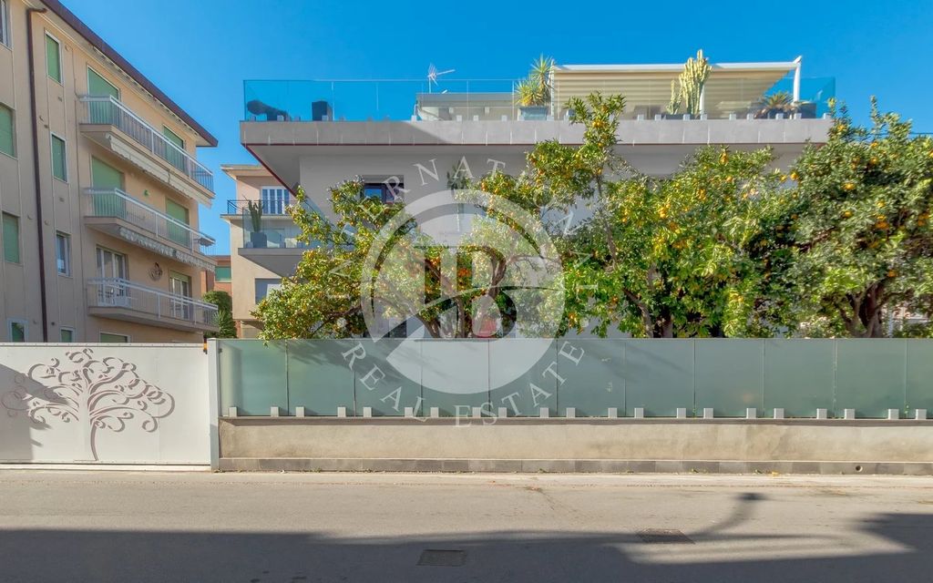 Property photo 2 of 33