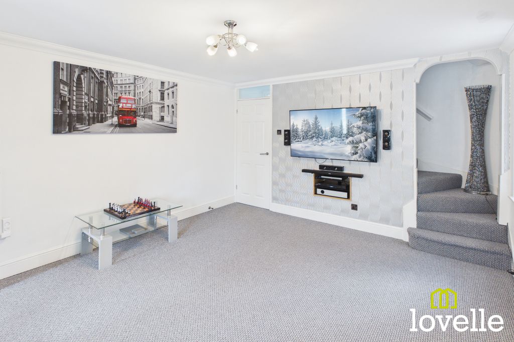 Property photo 3 of 25