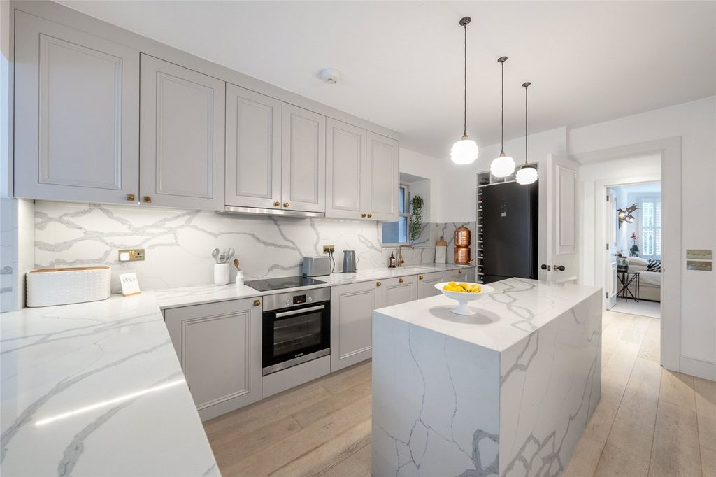 Property photo 3 of 21 Picture No. 13