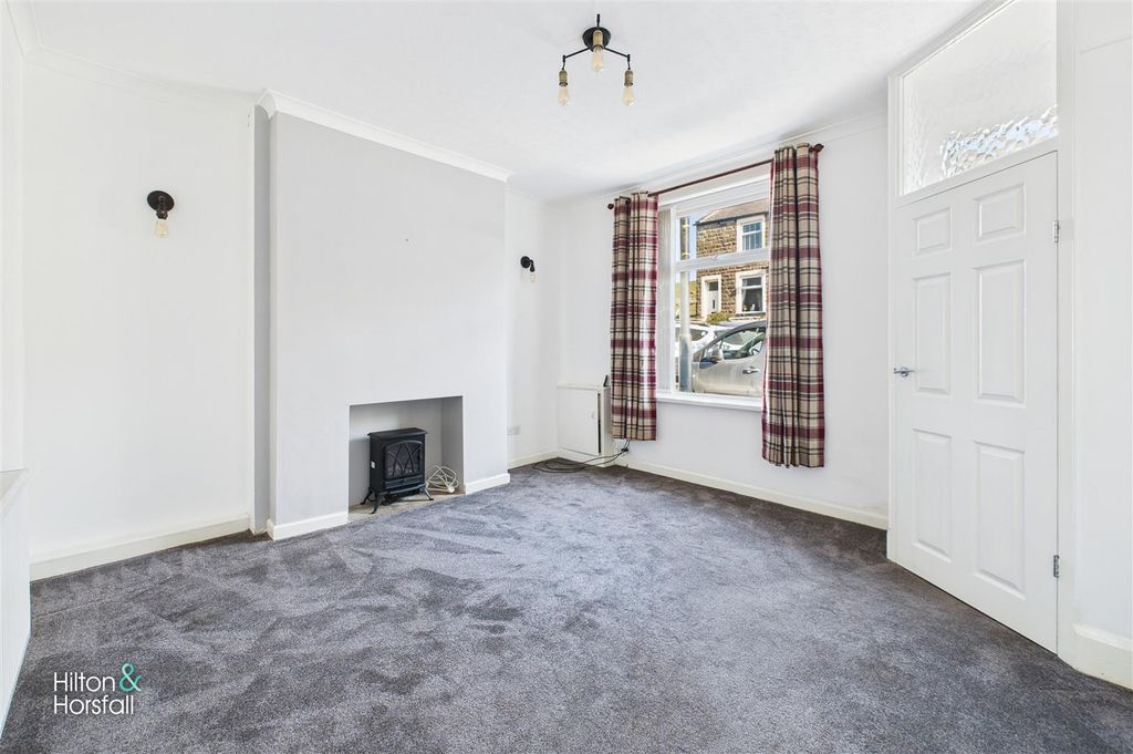 Property photo 2 of 8 Gisburn Road