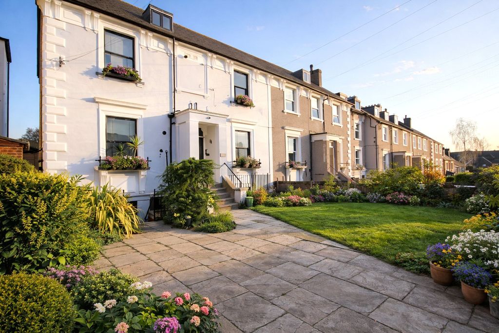 Property photo 1 of 9 Exterior