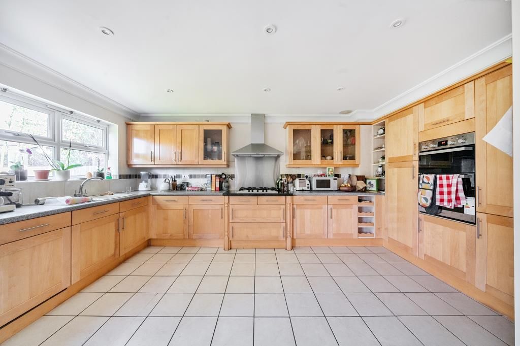 Property photo 2 of 17 Kitchen