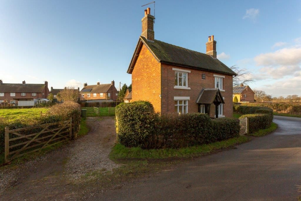 Property photo 1 of 18 9 Calverhall 310120-101
