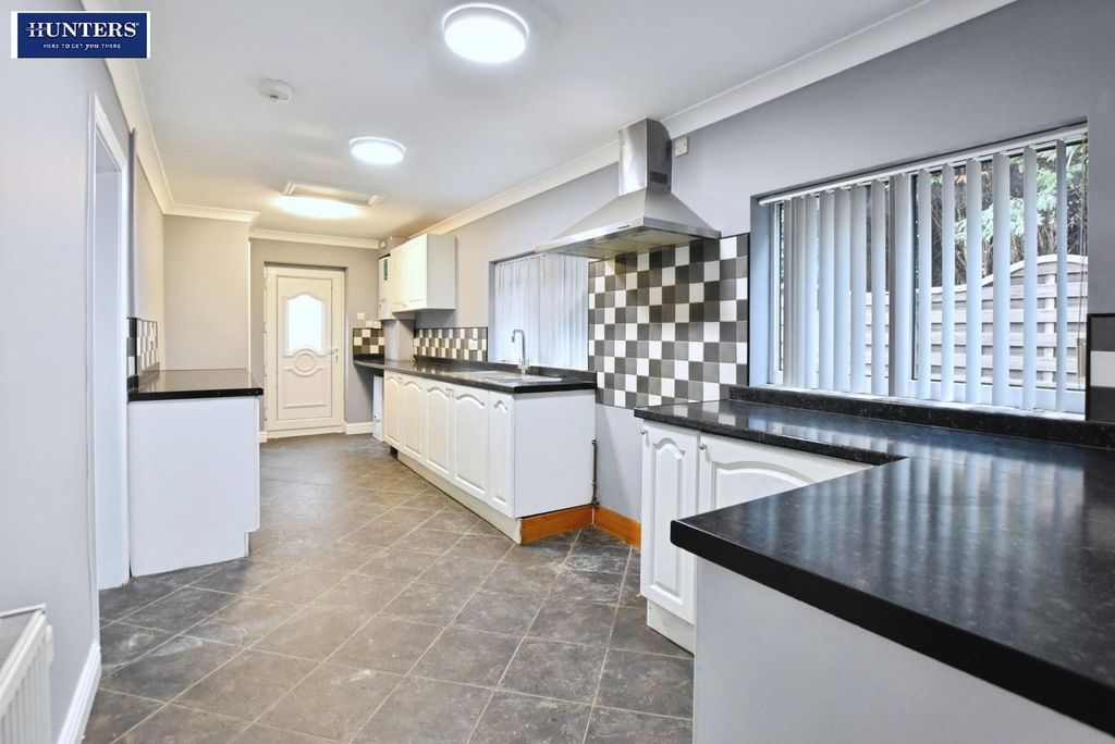 Property photo 3 of 33 Kitchen