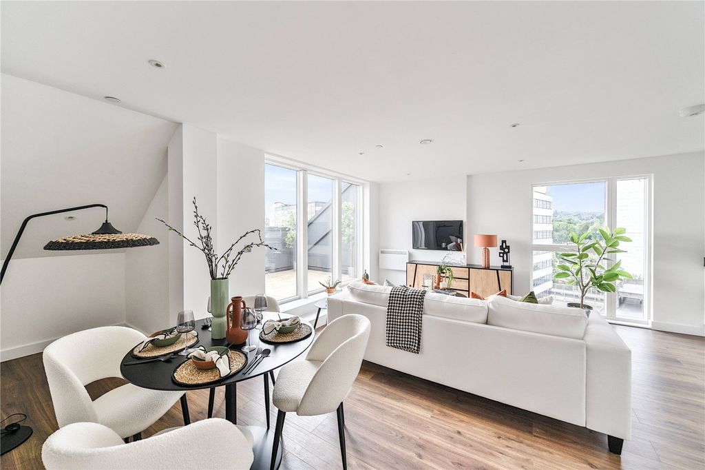 Property photo 1 of 15 Dining/Living